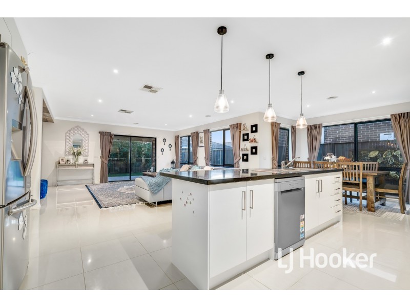 20 Connewara Crescent, Clyde North VIC 3978