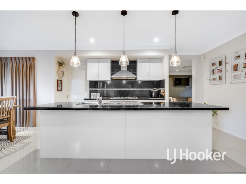 20 Connewara Crescent, Clyde North VIC 3978