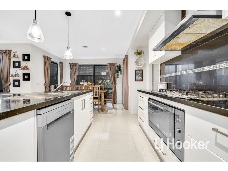 20 Connewara Crescent, Clyde North VIC 3978