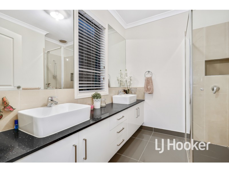 20 Connewara Crescent, Clyde North VIC 3978