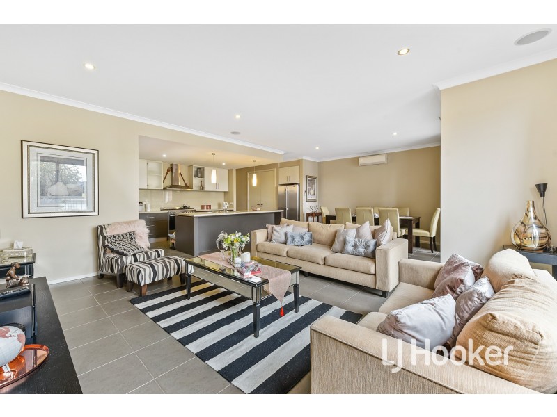 7 Albatross Drive, Pakenham VIC 3810