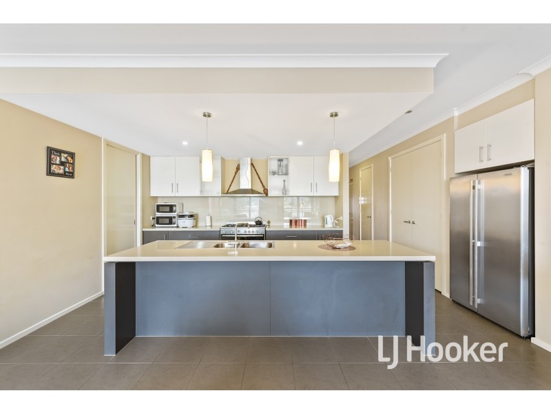 7 Albatross Drive, Pakenham VIC 3810