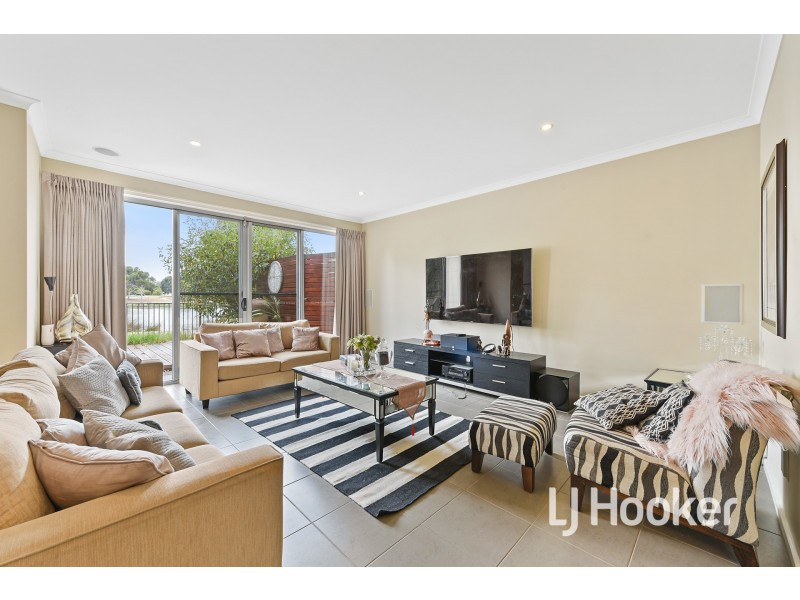 7 Albatross Drive, Pakenham VIC 3810