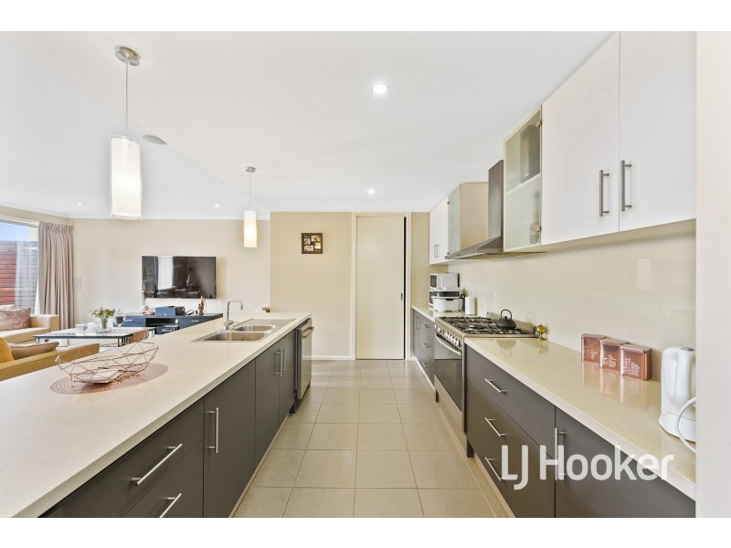 7 Albatross Drive, Pakenham VIC 3810