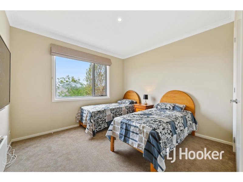 7 Albatross Drive, Pakenham VIC 3810