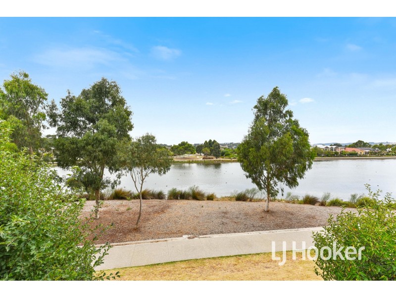 7 Albatross Drive, Pakenham VIC 3810