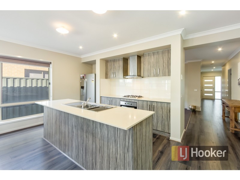 96 Sabel Drive, Cranbourne North VIC 3977