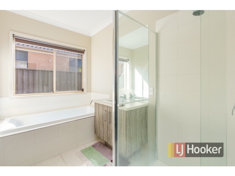 96 Sabel Drive, Cranbourne North VIC 3977