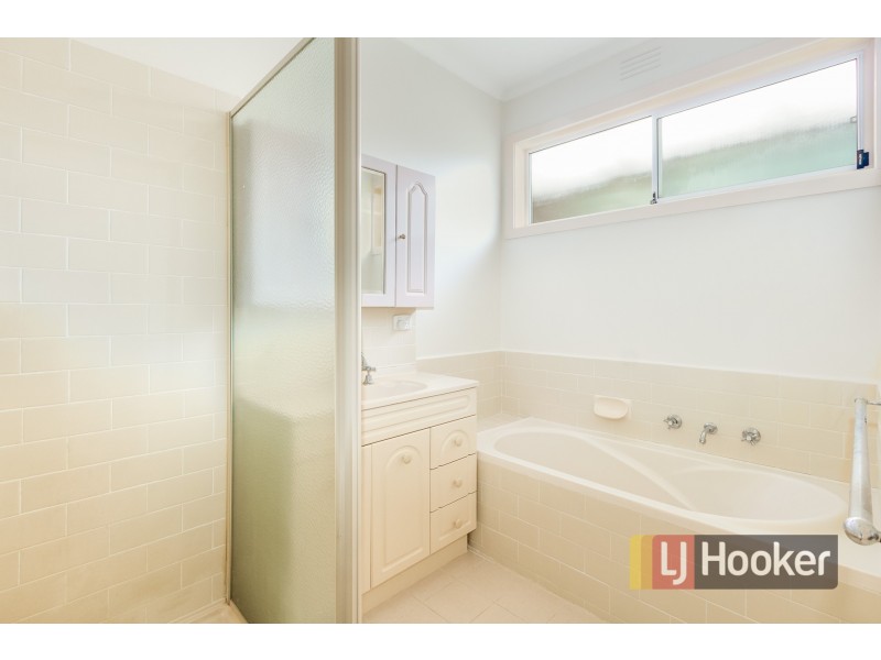 10 Edinborough Street, Hallam VIC 3803