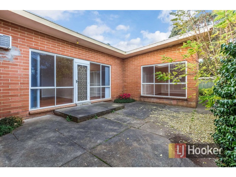 10 Edinborough Street, Hallam VIC 3803