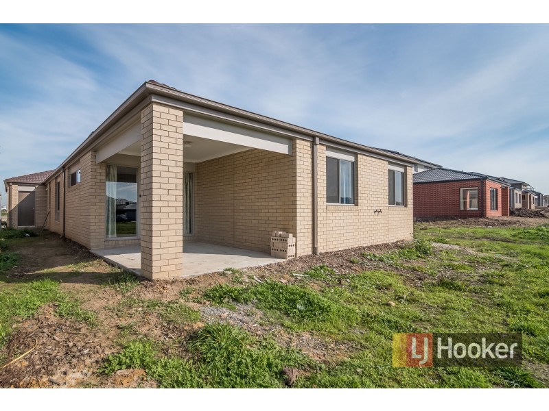 27 Cottongrass Avenue, Clyde North VIC 3978