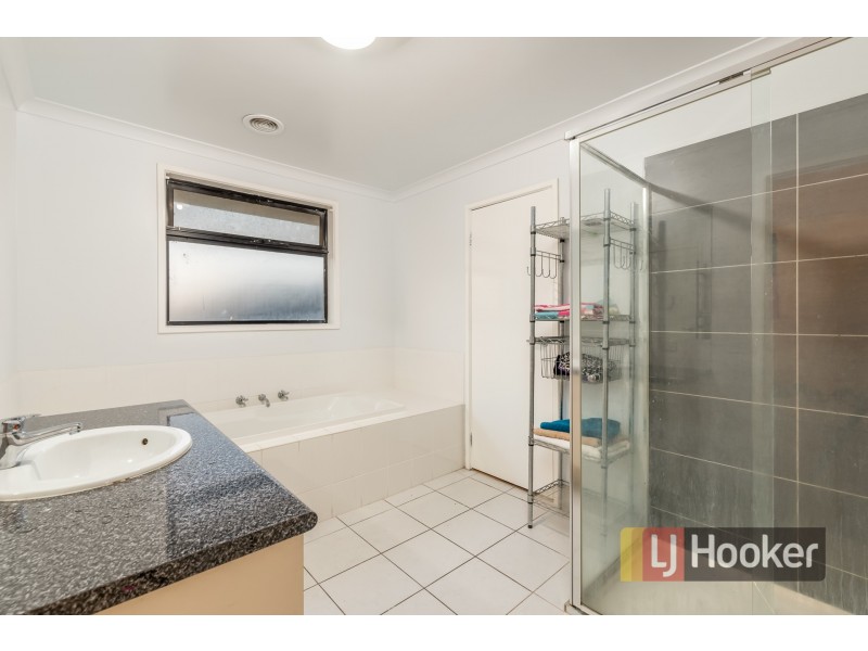 4 Black Swan Lane, Waterways VIC 3195