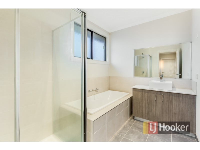 1B Alma Road, Hampton Park VIC 3976