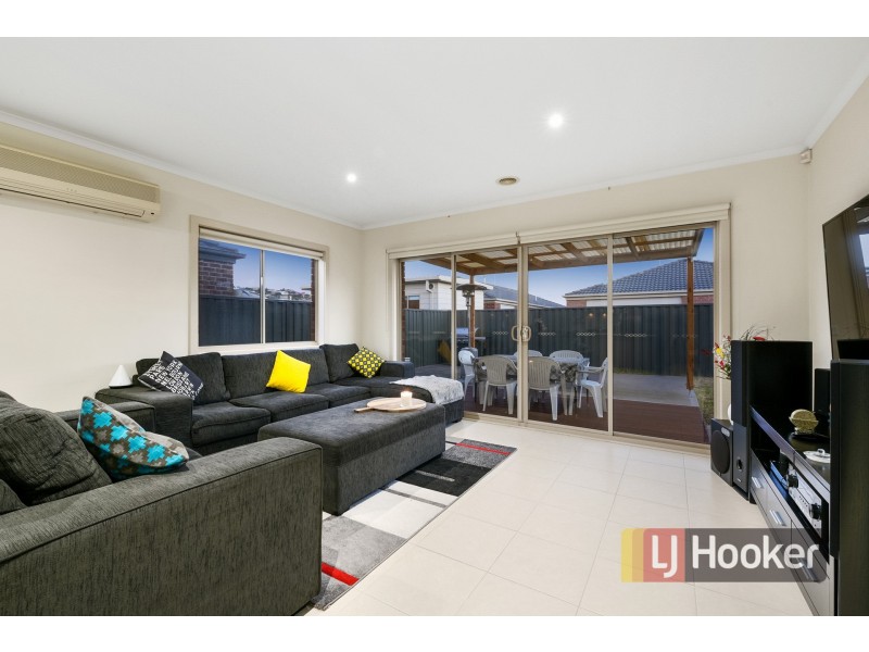 38 Pomegranate Way, Pakenham VIC 3810