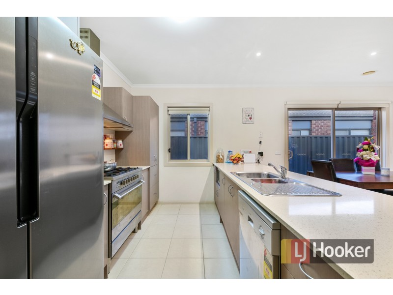 38 Pomegranate Way, Pakenham VIC 3810