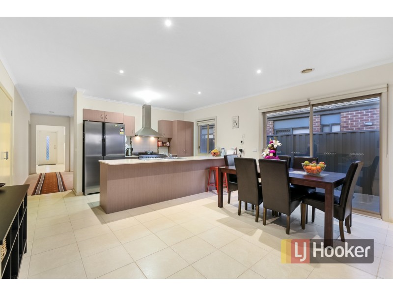 38 Pomegranate Way, Pakenham VIC 3810