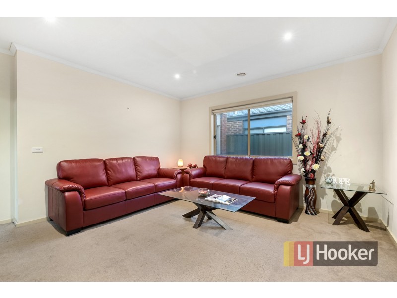 38 Pomegranate Way, Pakenham VIC 3810