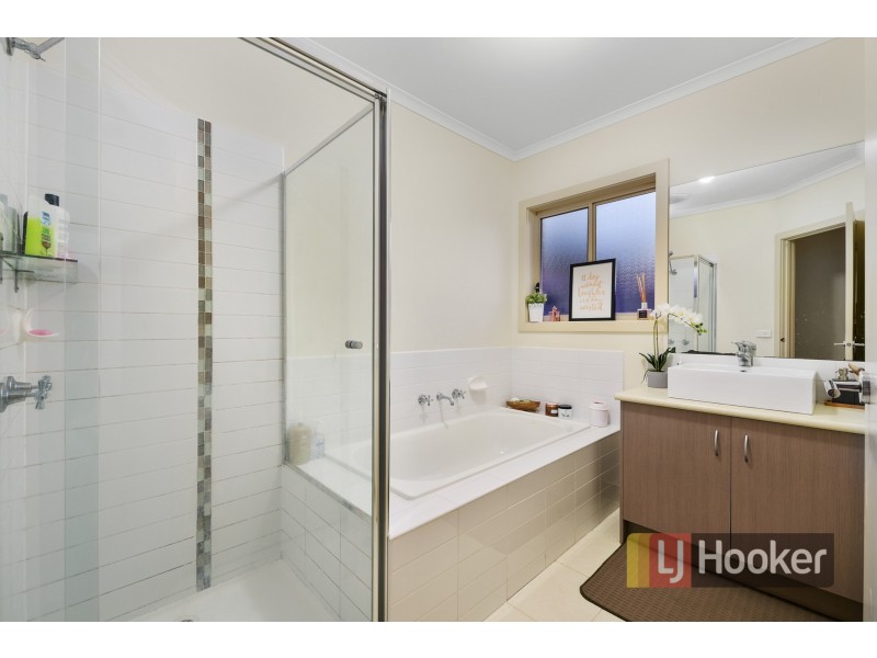 38 Pomegranate Way, Pakenham VIC 3810