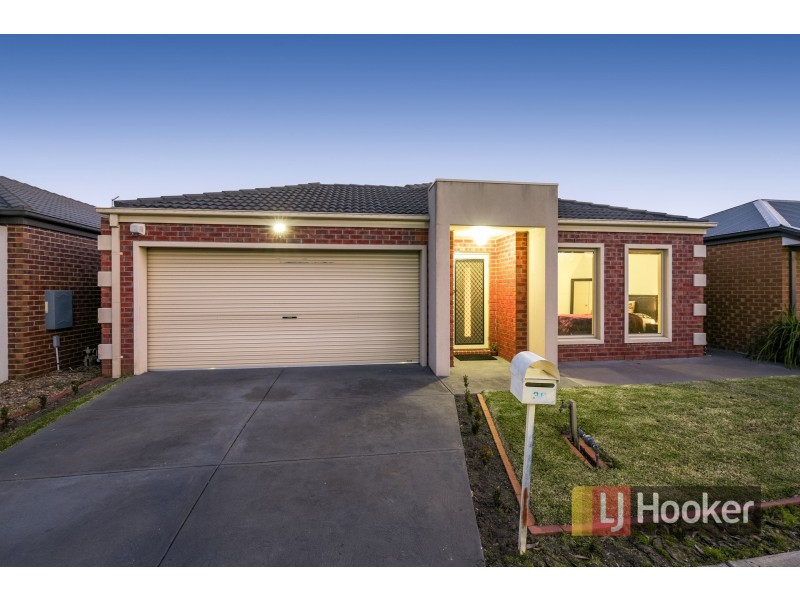38 Pomegranate Way, Pakenham VIC 3810