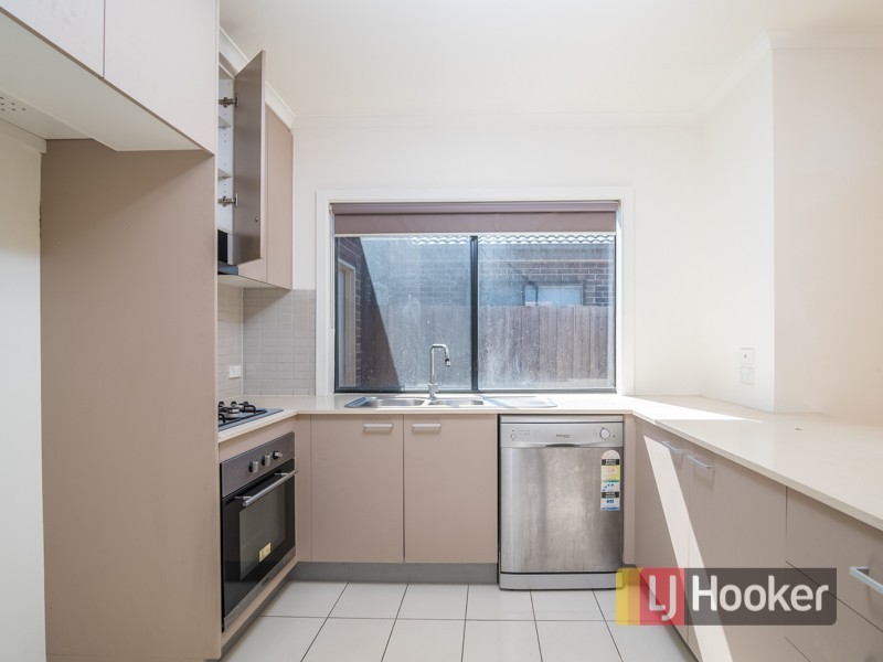 Unit 8/21. Kingfisher Drive, Doveton VIC 3177