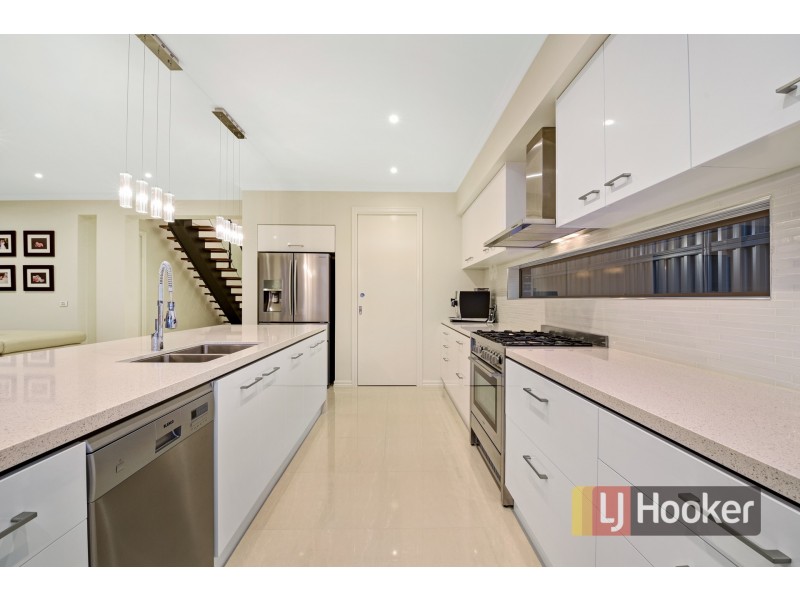 19 Dash Drive, Cranbourne East VIC 3977