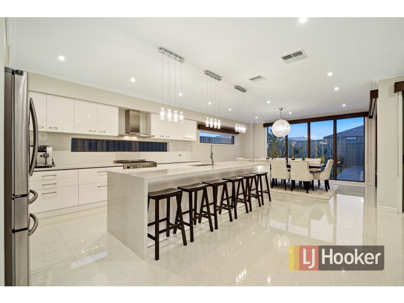 19 Dash Drive, Cranbourne East VIC 3977