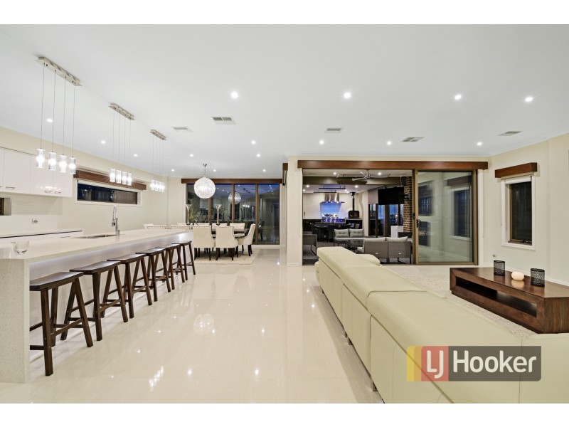 19 Dash Drive, Cranbourne East VIC 3977