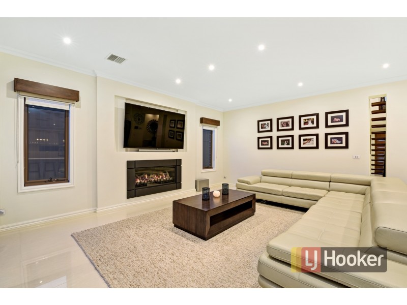 19 Dash Drive, Cranbourne East VIC 3977