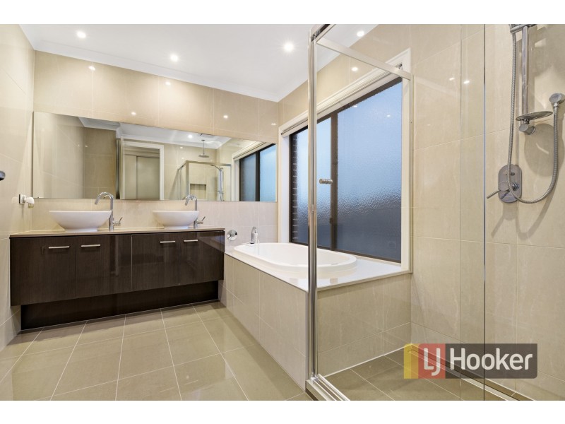 19 Dash Drive, Cranbourne East VIC 3977