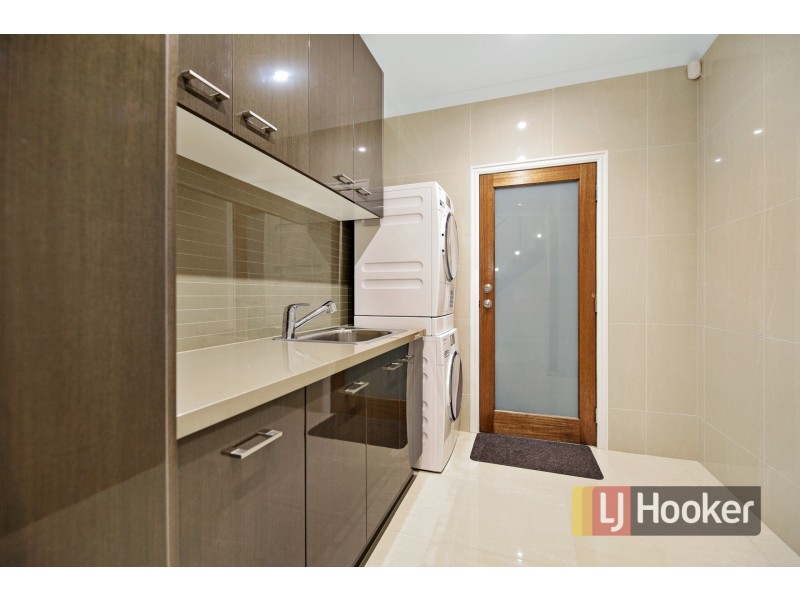 19 Dash Drive, Cranbourne East VIC 3977