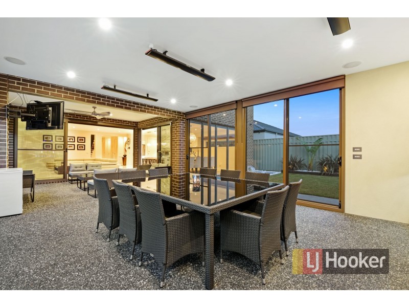 19 Dash Drive, Cranbourne East VIC 3977