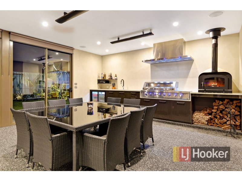 19 Dash Drive, Cranbourne East VIC 3977