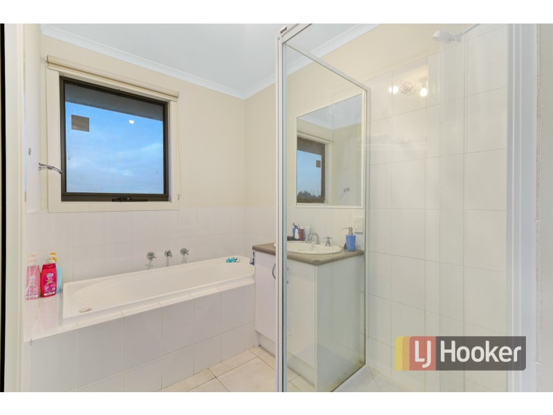 3/30 Simon Court, Hampton Park VIC 3976
