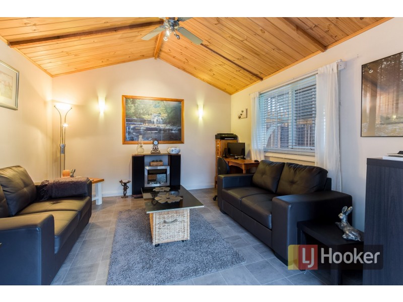 9 Leeside Street, Dandenong North VIC 3175