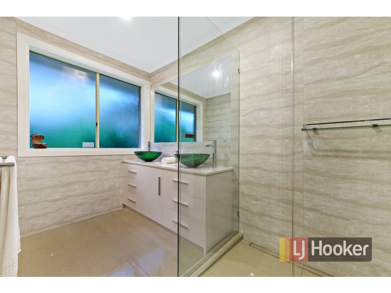 16 Pallidus Way, Narre Warren VIC 3805