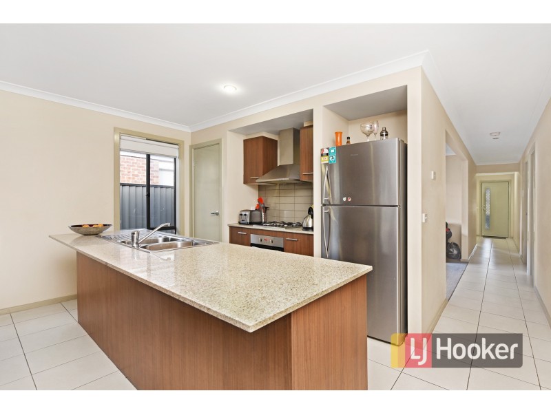 35 Morphetville Street, Clyde North VIC 3978