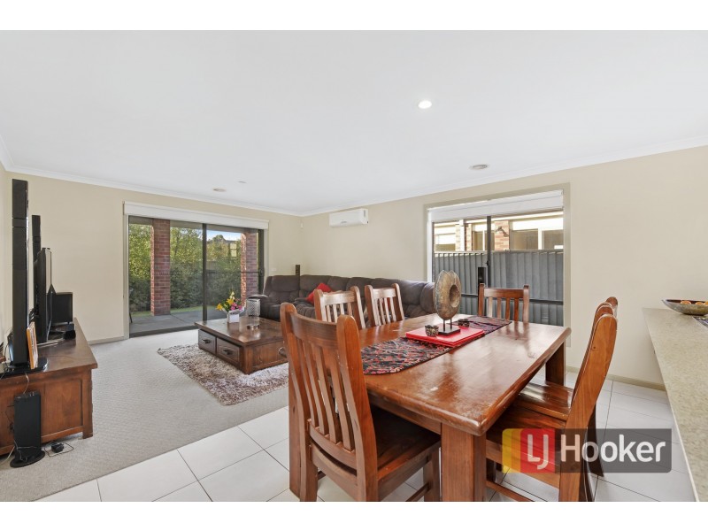 35 Morphetville Street, Clyde North VIC 3978