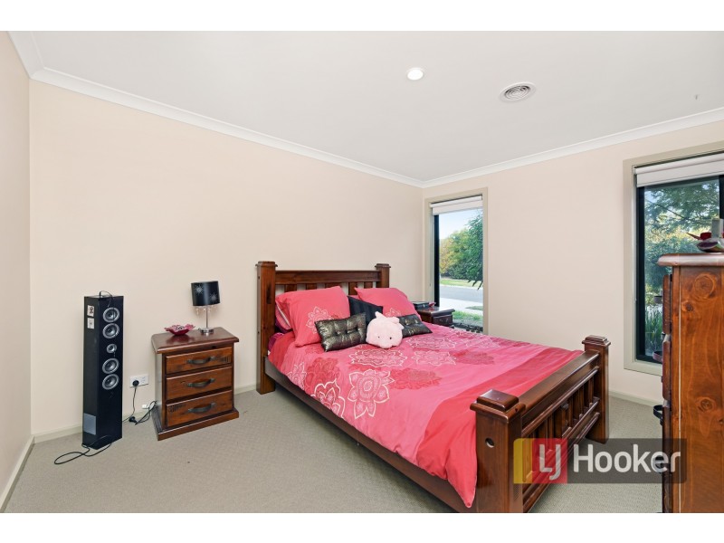 35 Morphetville Street, Clyde North VIC 3978