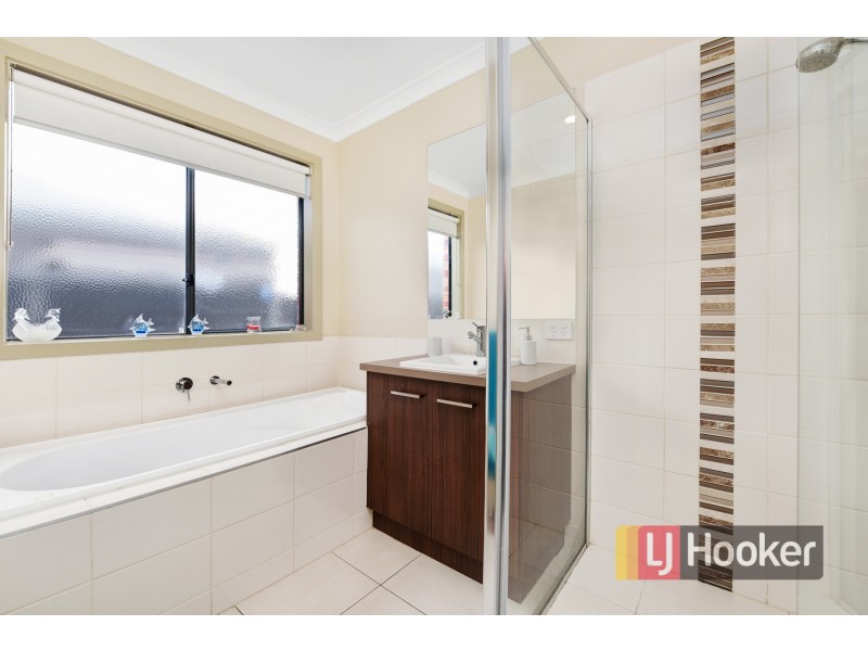 35 Morphetville Street, Clyde North VIC 3978