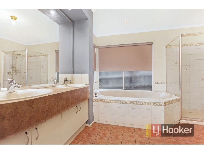 10 Rendell Place, Hampton Park VIC 3976