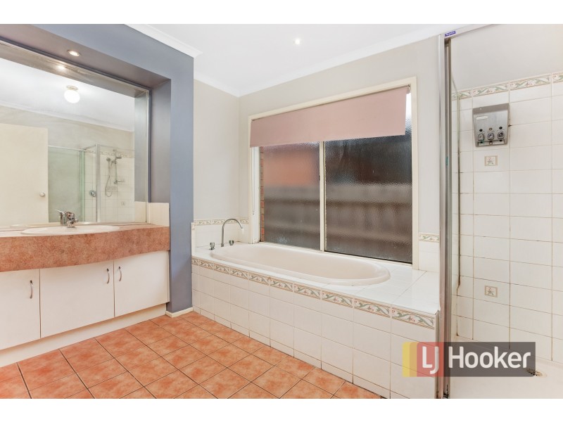 10 Rendell Place, Hampton Park VIC 3976