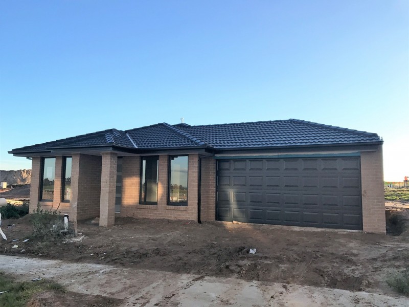 4 Gathering Street, Clyde VIC 3978