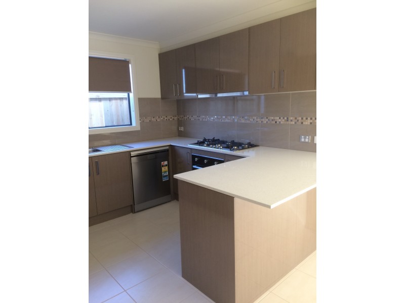 4 Gathering Street, Clyde VIC 3978