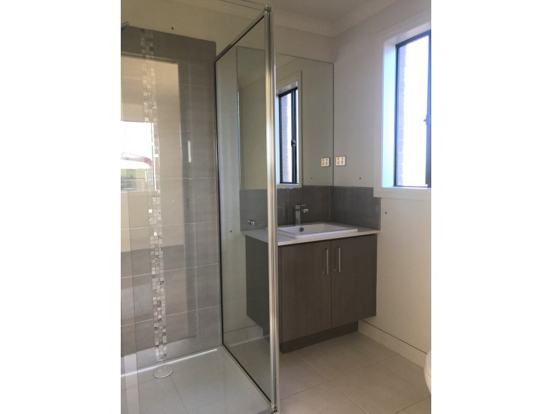 4 Gathering Street, Clyde VIC 3978