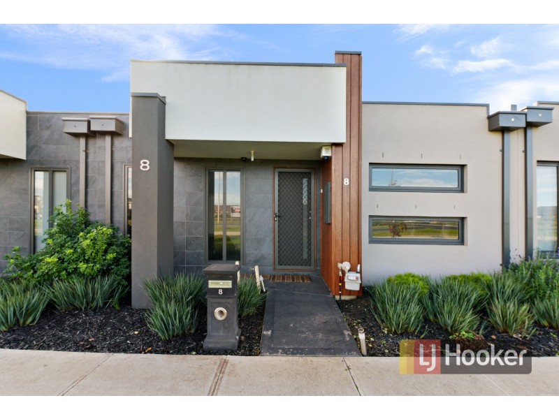 8. Kavanagh Lane, Clyde North VIC 3978