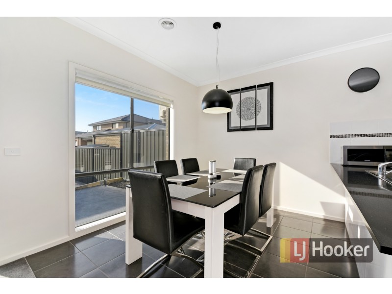 8. Kavanagh Lane, Clyde North VIC 3978