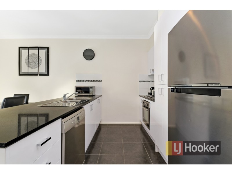 8. Kavanagh Lane, Clyde North VIC 3978