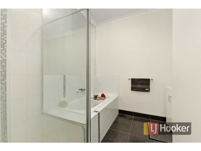 8. Kavanagh Lane, Clyde North VIC 3978