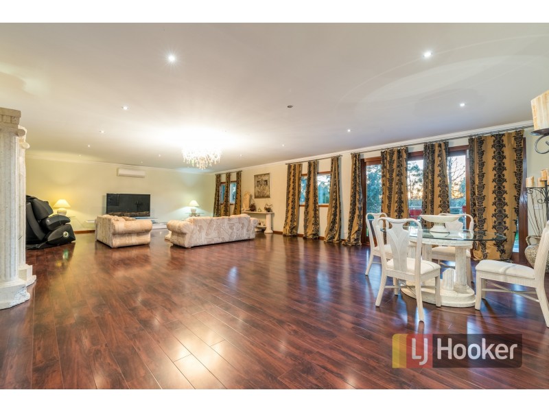 63-65 Churchill Park Drive, Endeavour Hills VIC 3802