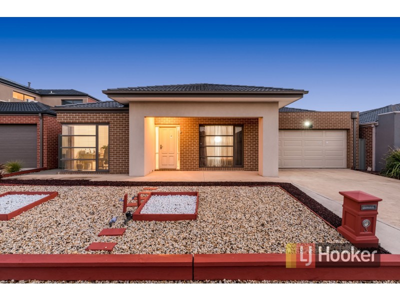 3 Foxhound Grove, Cranbourne East VIC 3977